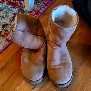 UGGs classic short boots used